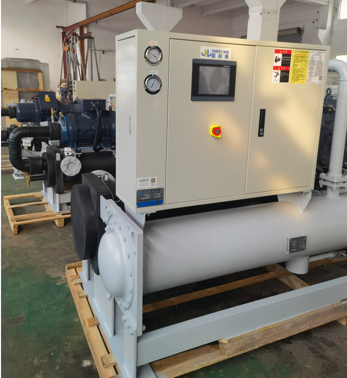 甘肅某大型制藥廠-螺桿式冷水機